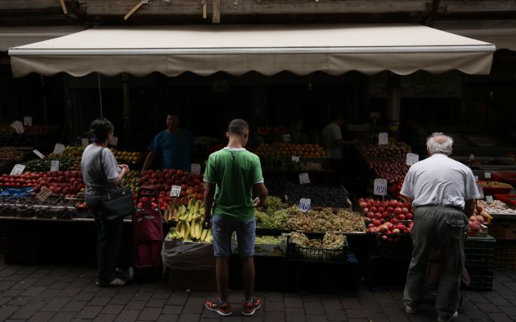 Δέσμευση φρούτων αγνώστου προελεύσεως σε επιχείρηση του Ρέντη