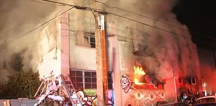 Τουλάχιστον 9 νεκροί από πυρκαγιά σε πάρτι στην Καλιφόρνια