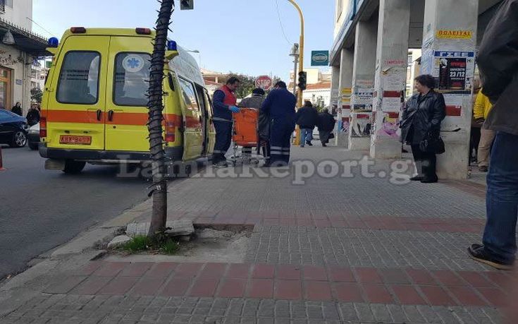 Συνταξιούχος λιποθύμησε δυο φορές περιμένοντας στην ουρά της τράπεζας