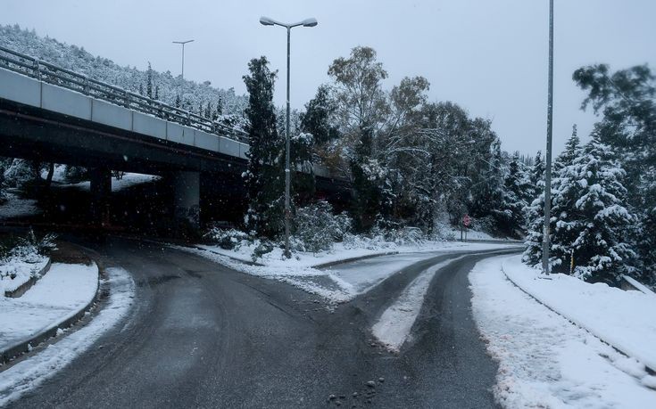 Παραμονή πρωτοχρονιάς με χιονοπτώσεις και τσουχτερό κρύο