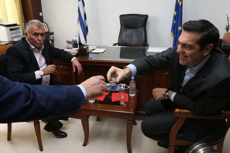 Οι ρακές του Τσίπρα στην Κρήτη