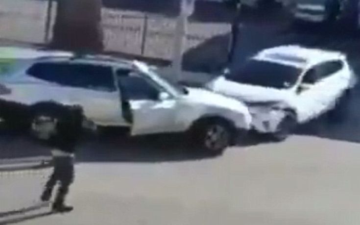 Απίστευτος καυγάς γυναικών οδηγών που κατέληξε σε… συγκρουόμενα