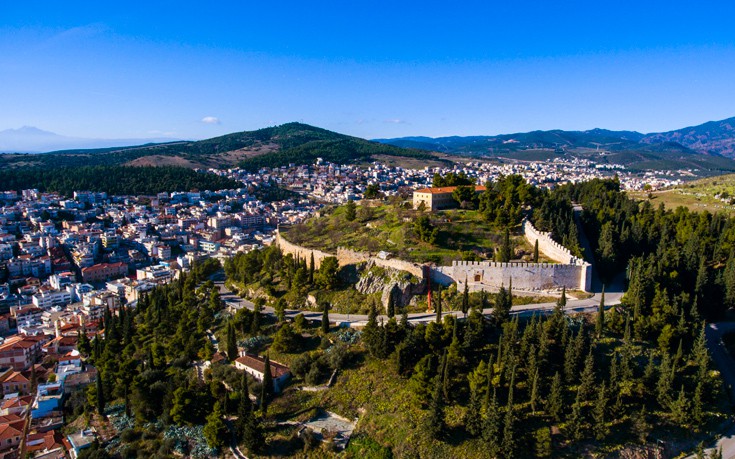 Ο επιβλητικός «φρουρός» της Λαμίας