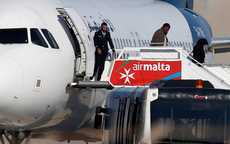 Ρέπλικες τα όπλα που χρησιμοποίησαν οι αεροπειρατές στη Μάλτα
