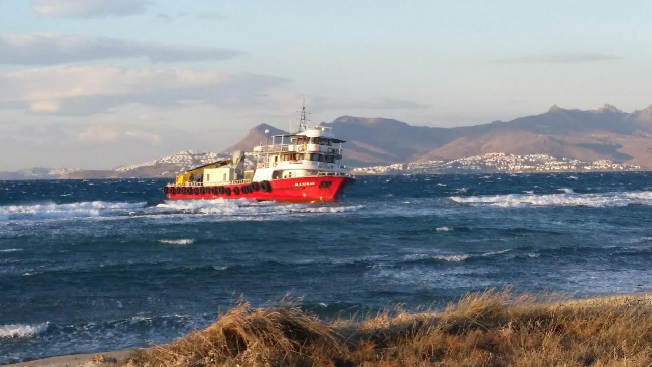 Ο καιρός δεν επιτρέπει την απομάκρυνση του τουρκικού πλοίου στην Κω