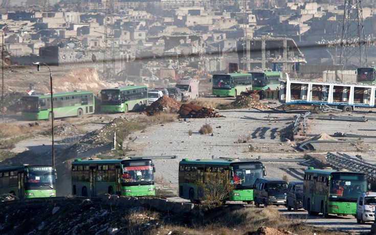Ξεπερνούν πλέον τους 40 οι νεκροί στην επίθεση εναντίον αυτοκινητοπομπής λεωφορείων στο Χαλέπι