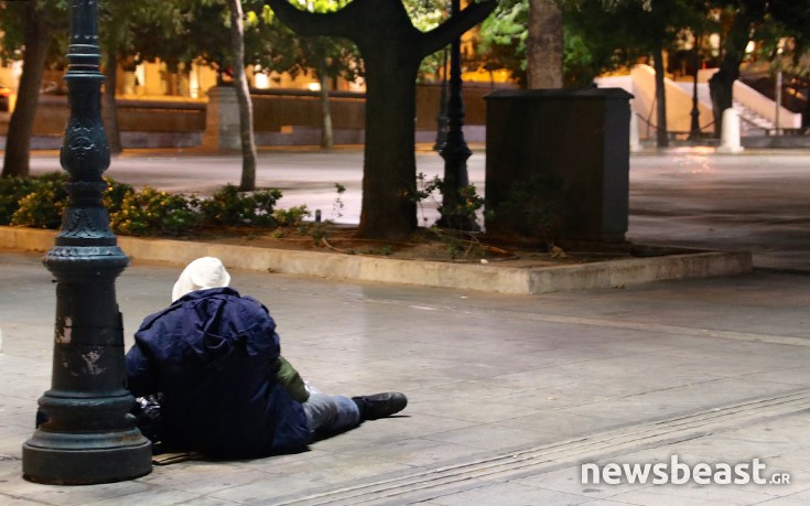 Η ιστορία του άστεγου που τον εξαπάτησε ο αδερφός του και τα έχασε όλα