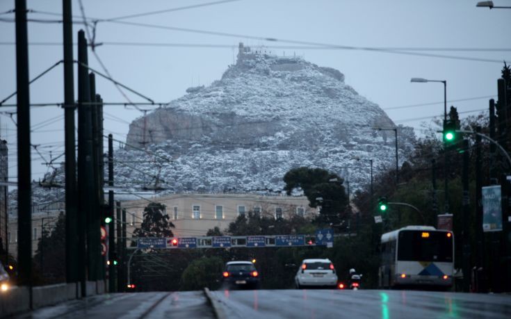 Σε αυξημένη ετοιμότητα αστυνομία και πυροσβεστική λόγω χιονιά