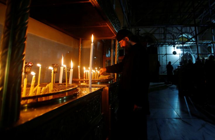 Πιστοί από όλο τον κόσμο συρρέουν στη Βηθλεέμ για τα Χριστούγεννα