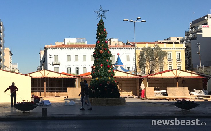 Στα γιορτινά «ντύνεται» και η Ομόνοια