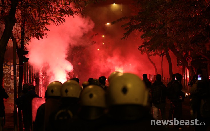 «Φουντώνουν» οι οδομαχίες στα στενά των Εξαρχείων