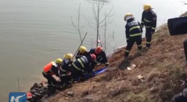 Λεωφορείο στην Κίνα έπεσε σε λίμνη