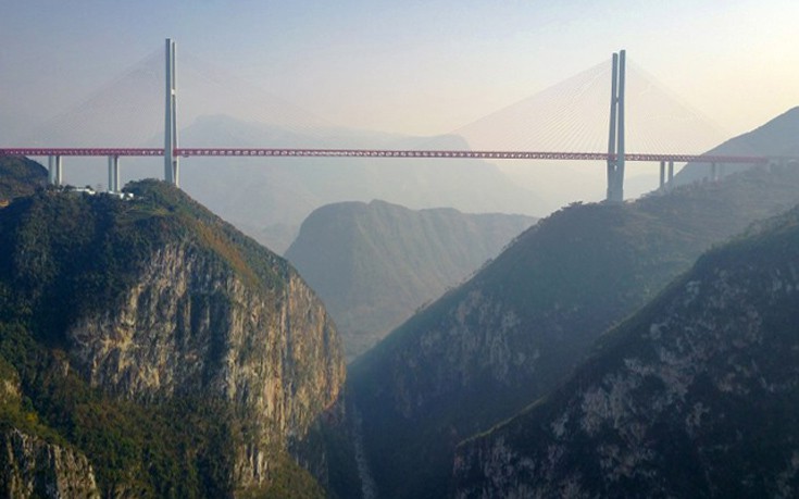 Η ψηλότερη γέφυρα στον κόσμο άνοιξε στην Κίνα