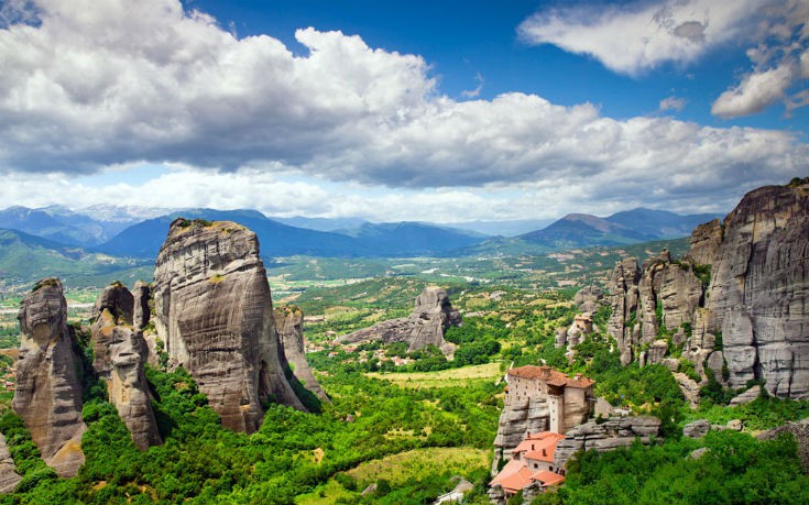 Αποδράσεις χαμηλού κόστους για το τριήμερο των Φώτων σε ελληνικούς προορισμούς