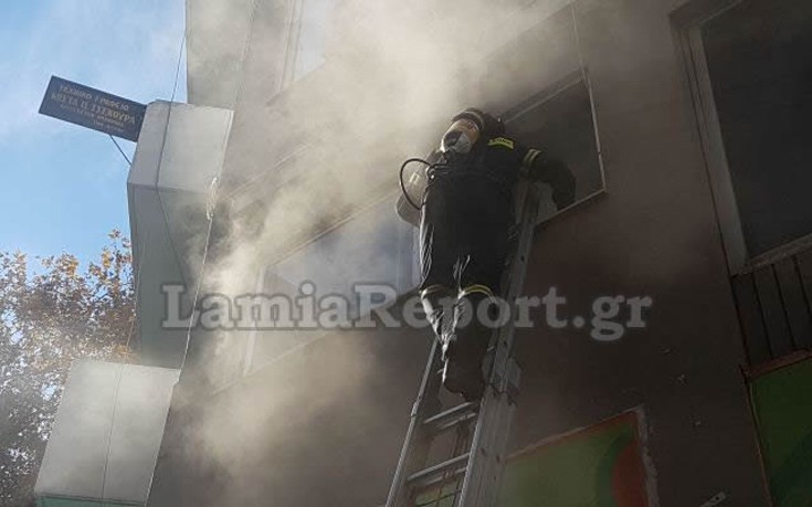 Φωτιά σε μαγαζί στο κέντρο της Λαμίας