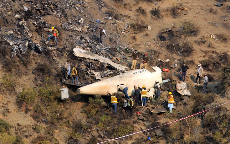 Δώδεκα νεκροί από τη συντριβή αεροσκάφους στην Κολομβία