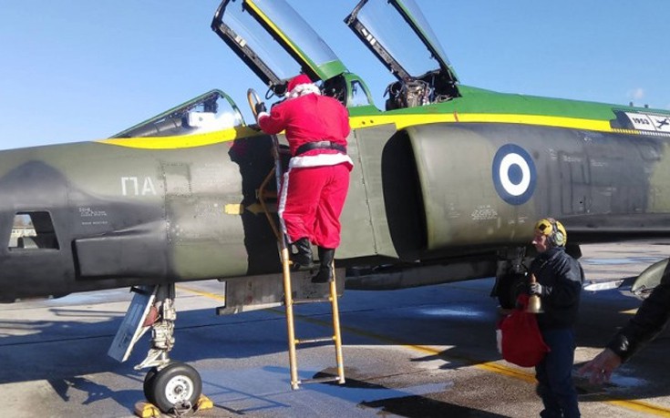 Ο Άγιος Βασίλης έφτασε στη Λάρισα με phantom F4