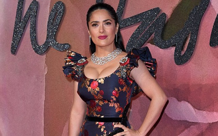 Έτοιμο να εκραγεί το στήθος της Salma Hayek