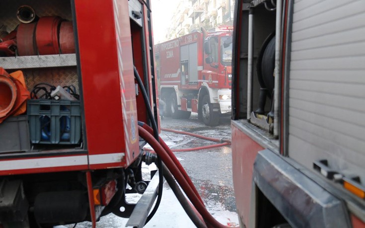 Φωτιά σε ακινητοποιημένα βαγόνια στην Θεσσαλονίκη