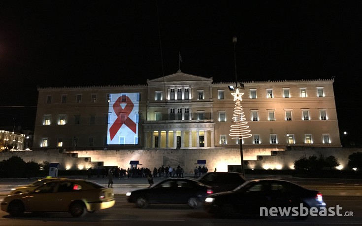 Η Βουλή «φόρεσε» την κόκκινη κορδέλα κατά του AIDS