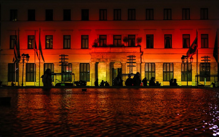 Στα γερμανικά χρώματα το δημαρχείο της Αθήνας