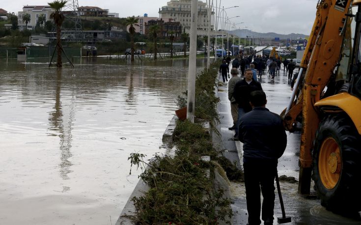 Δέκα νεκροί από την κακοκαιρία στην Αλβανία