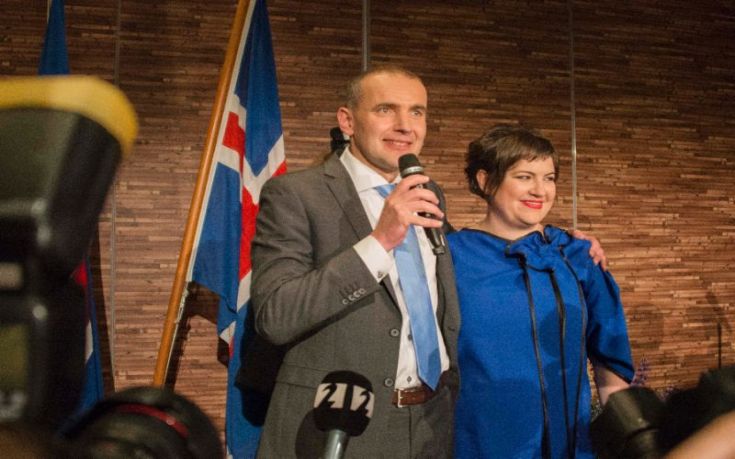 Καλπάζει η δημοτικότητα του Γιοχάνεσον στην Ισλανδία