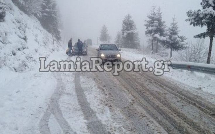 Χιονίζει προς Δομοκό, Μπράλο και Καρπενήσι