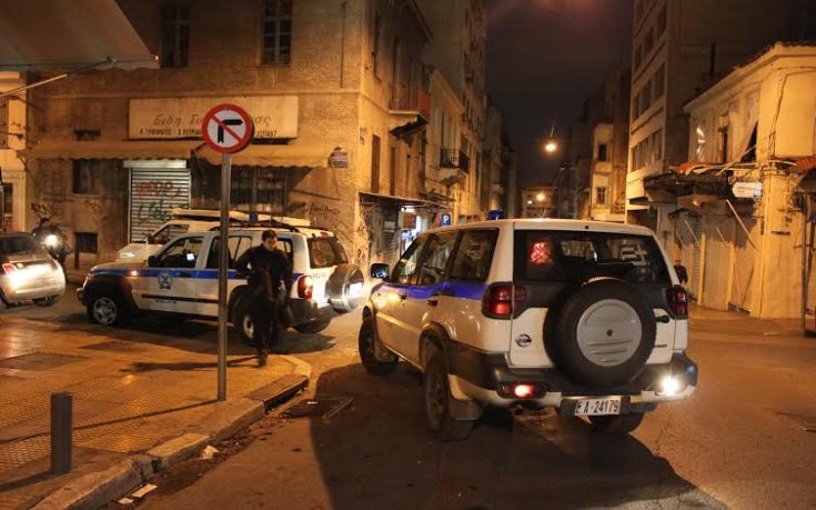 Πήγε για σουβλάκι με το…όπλο του – Υπεβλήθη σε σωματικό έλεγχο και συνελήφθη