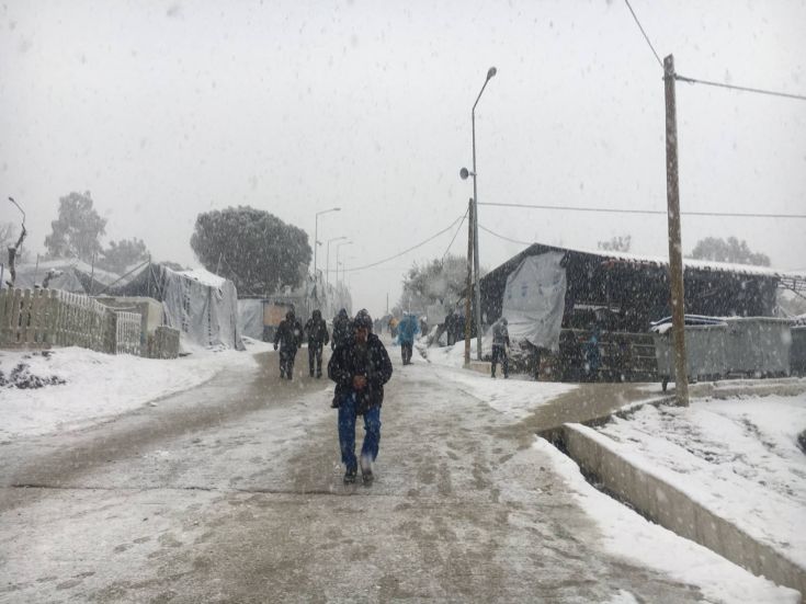 Βυθίστηκαν από το χιόνι οι βάρκες ψαράδων στη Λέσβο