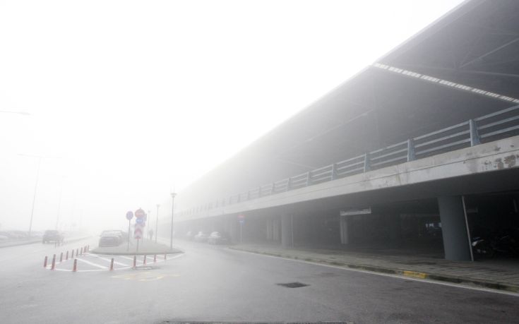 Συνεχίζονται τα προβλήματα στο αεροδρόμιο «Μακεδονία» εξαιτίας της ομίχλης