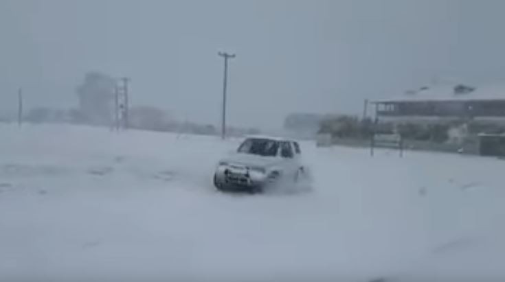 Οδηγός όργωσε το χιόνι στη Χαλκιδική
