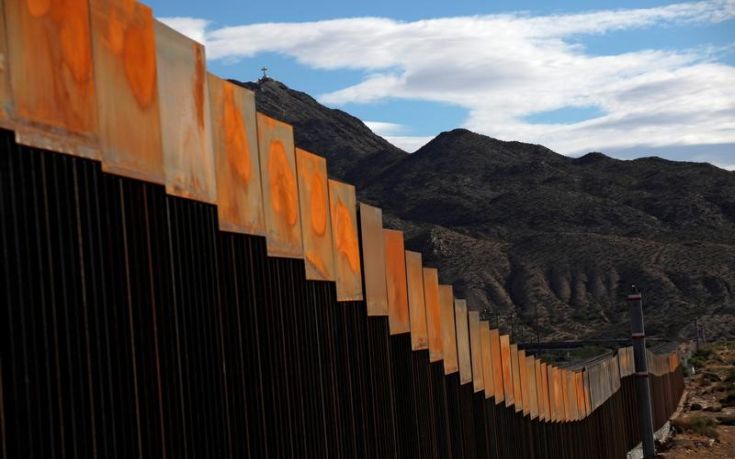 Ο Τραμπ θα πληρώσει τα λεφτά για το τείχος στο Μεξικό