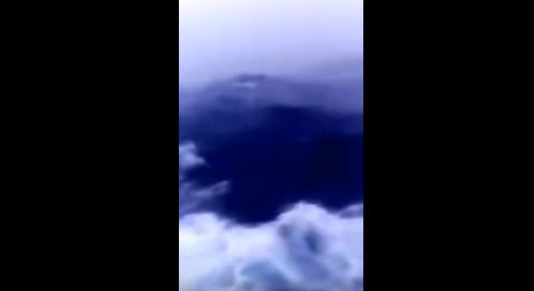 Ο «Πρωτέας» παλεύει με τα κύματα και τη χιονοθύελλα ανάμεσα σε Σκόπελο και Αλόννησο