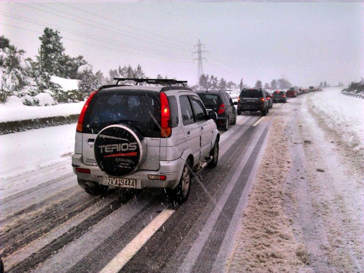 Κλειστή η Εθνική Οδός Ιωαννίνων-Αντιρρίου λόγω χιονόπτωσης και παγετού
