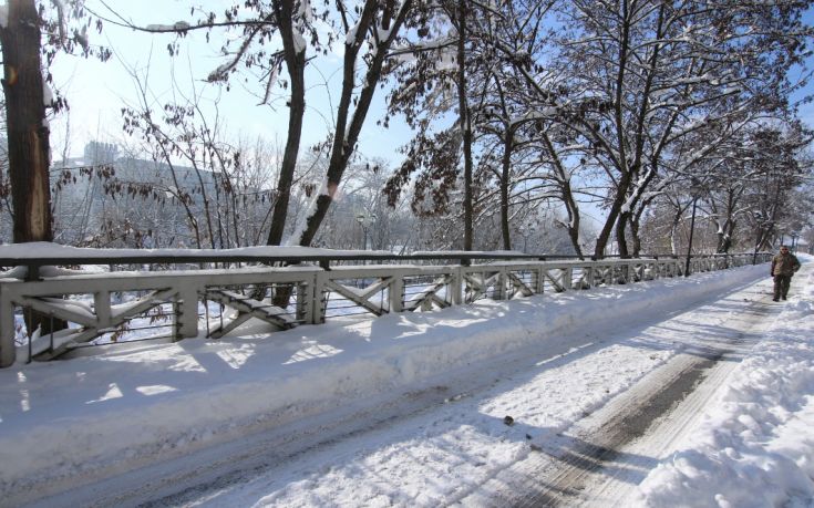 Κλειστά τα σχολεία στην Καρδίτσα λόγω χιονόπτωσης