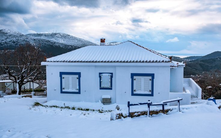 Επιχείρηση απεγκλωβισμού δύο ατόμων στη Σκόπελο