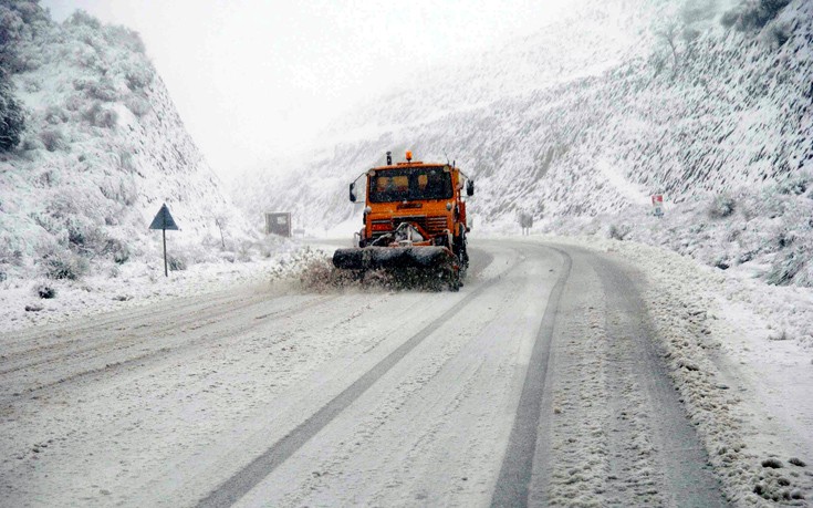 Πολλά προβλήματα από τον παγετό και στην δυτική Ελλάδα