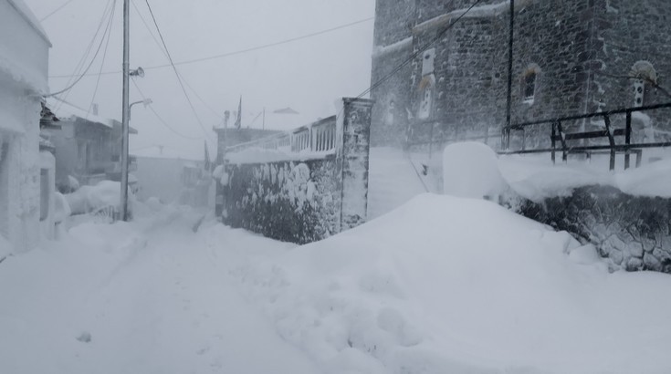 Έντονη χιονόπτωση στο Βόλο και το Πήλιο