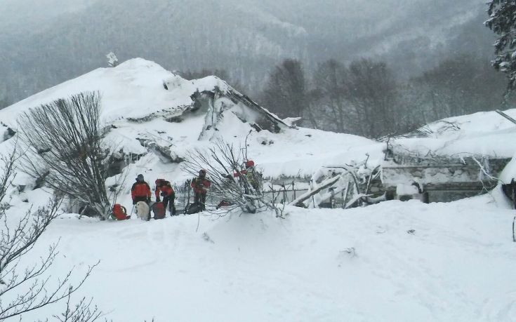 Όσο και αν ψάχνουν δεν βρίσκουν επιζώντες στο ιταλικό ξενοδοχείο