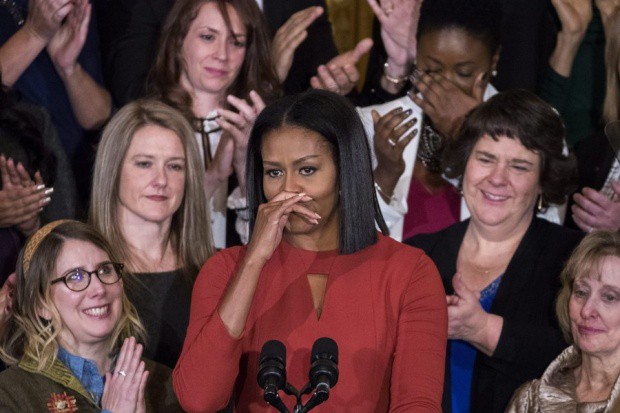 Βούρκωσε η Μισέλ Ομπάμα αποχαιρετώντας τον Λευκό Οίκο
