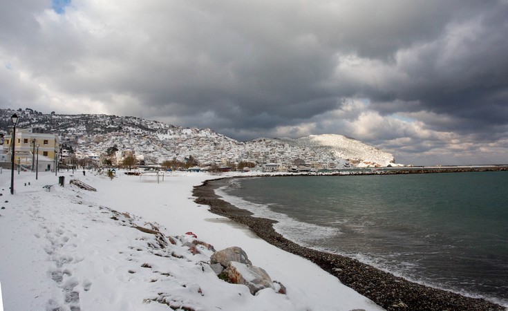 Στον όρμο Αγνώντα στη Σκόπελο αποκλεισμένοι 25 ταξιδιώτες