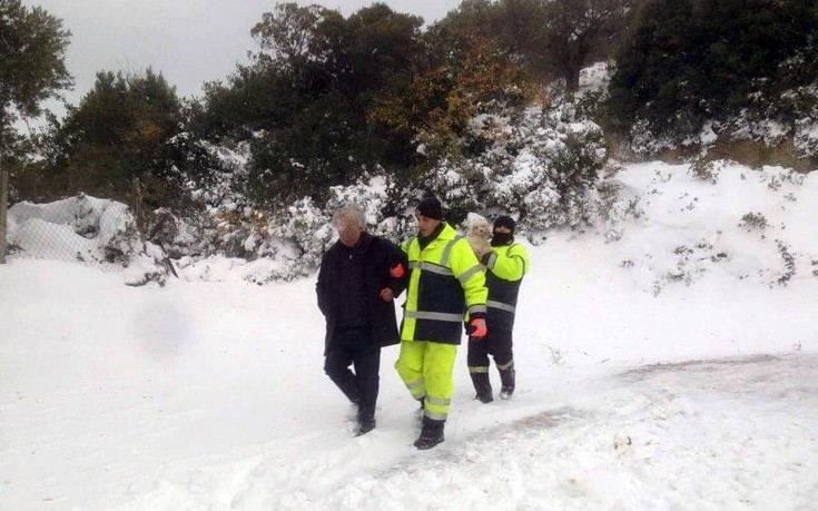 Πυροσβέστες διέσωσαν έναν άντρα και τον σκύλο του στην Σκόπελο