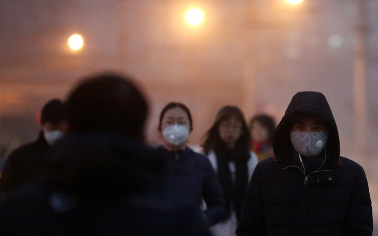 Με μάσκες κυκλοφορούν οι Κινέζοι λόγω της αιθαλομίχλης