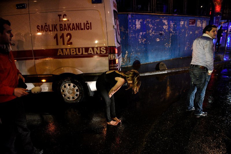Συνεχίζεται το μακάβριο έργο της αναγνώρισης των πτωμάτων στην Τουρκία