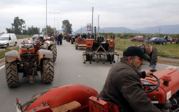 Με δίωρους αποκλεισμούς στήνονται τα πρώτα αγροτικά μπλόκα