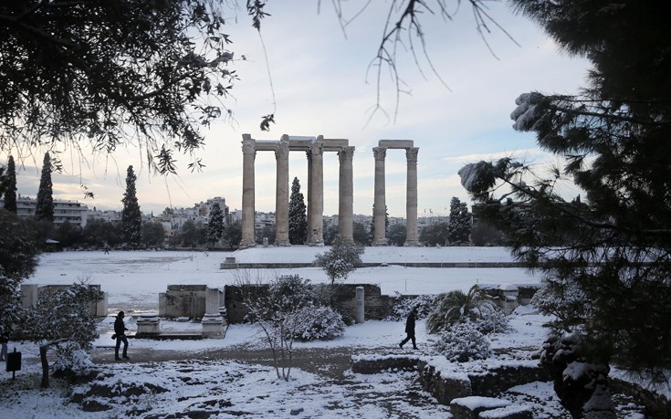 Η χιονισμένη Αθήνα από τον φακό του Reuters