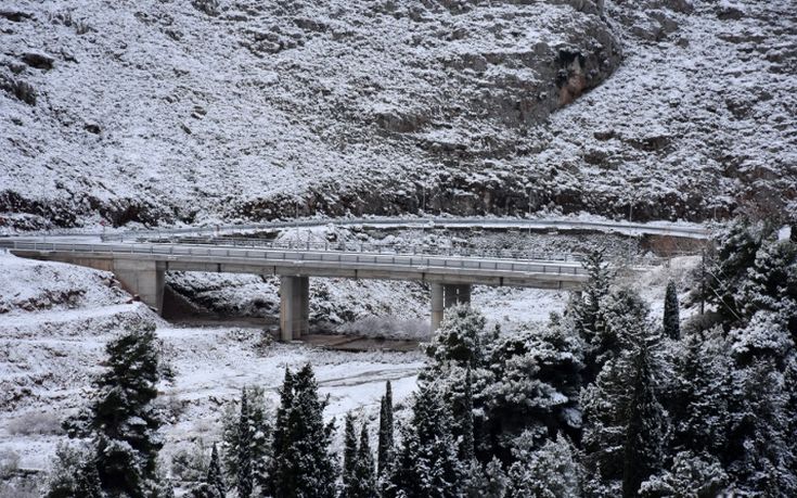 Χιονίζει ξανά σε Μυτιλήνη και Χίο