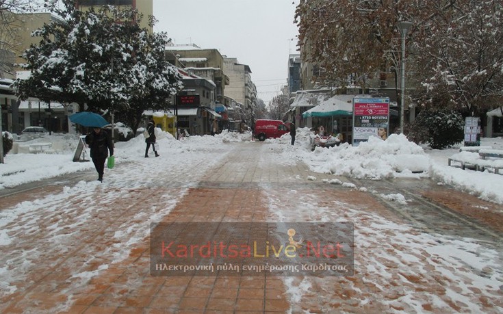 Παγίδες τα πεζοδρόμια λόγω παγετού στην Καρδίτσα