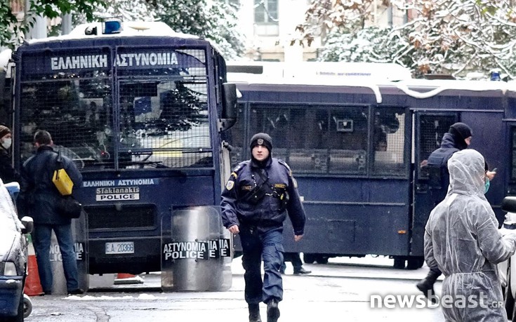 Μαξίμου για τους πυροβολισμούς στο ΠΑΣΟΚ: Δολοφονική επίθεση εναντίον αστυνομικών